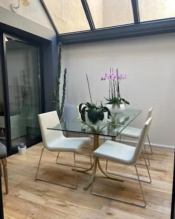 Charming Modern House 상리스